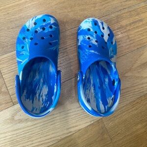 Kids crocs size 11
